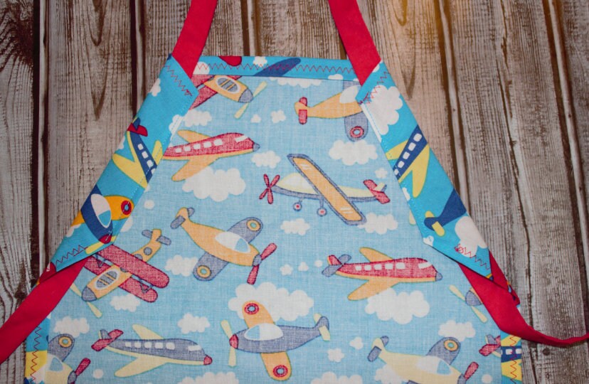 Adjustable Child's Apron in Airplanes